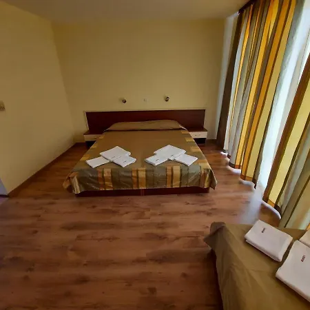 Veris Szálloda Napospart