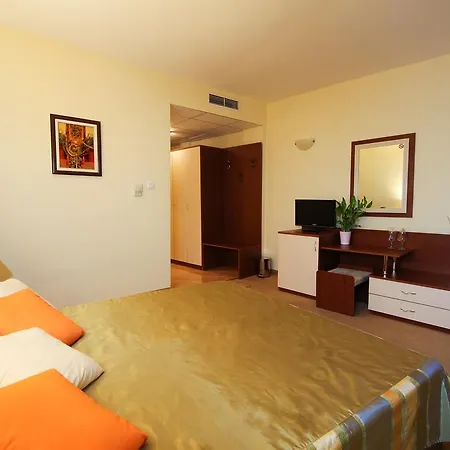 Veris Hotel 3*
